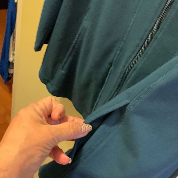 Denim and Company size small active wear color is blue - Picture 7 of 8